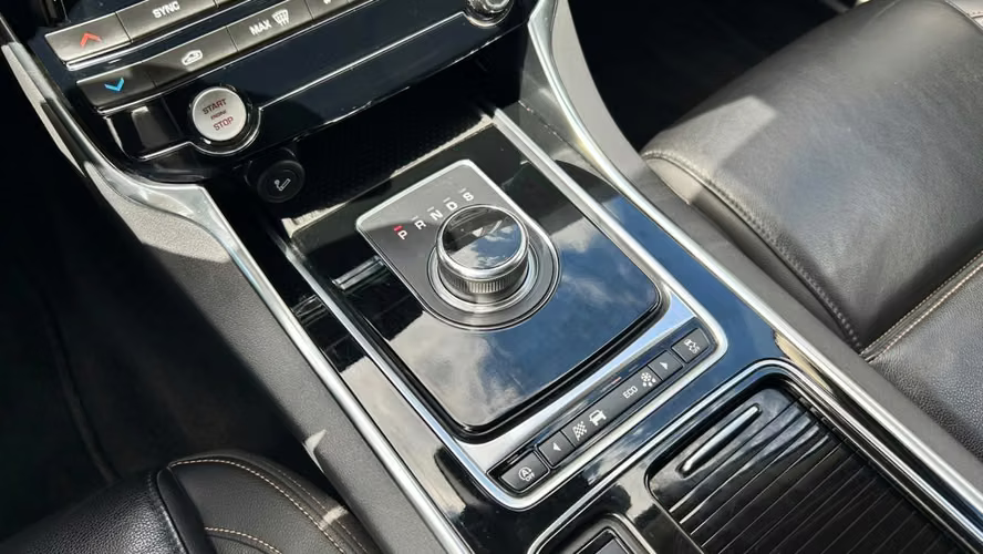 JAGUAR XE 2.0 AUT (2018) - Imagen 13