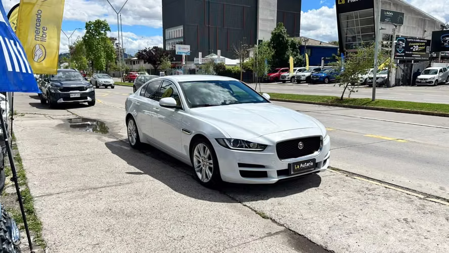 JAGUAR XE 2.0 AUT (2018) - Imagen 2