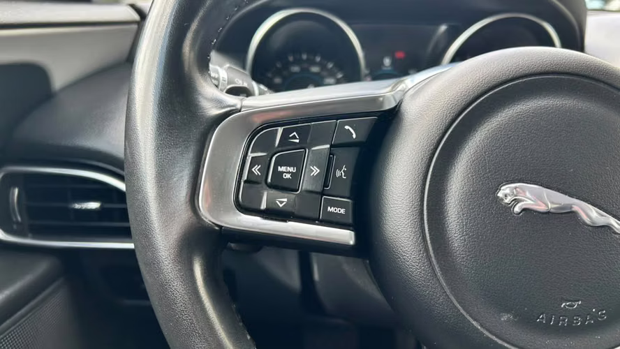 JAGUAR XE 2.0 AUT (2018) - Imagen 19