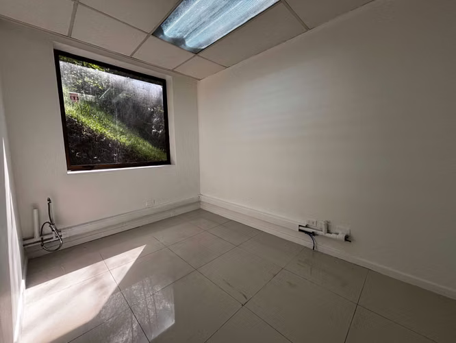 Oficinas remodelada para Consulta Dental (185325)