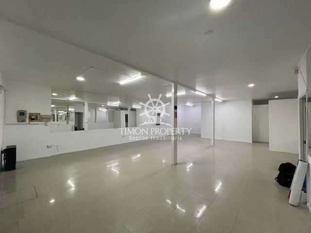 LOCAL COMERCIAL 2 PISOS, 200 m2 / 4 Baños (185397)