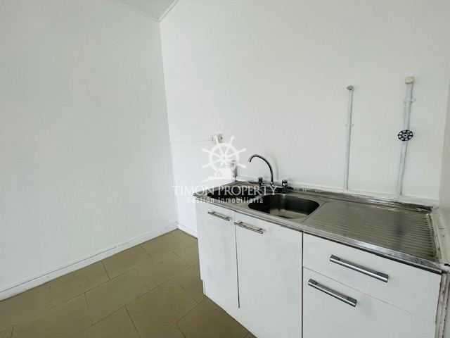 LOCAL COMERCIAL 2 PISOS, 200 m2 / 4 Baños (185397)
