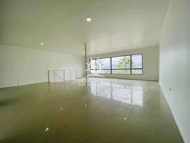 LOCAL COMERCIAL 2 PISOS, 200 m2 / 4 Baños (185397)