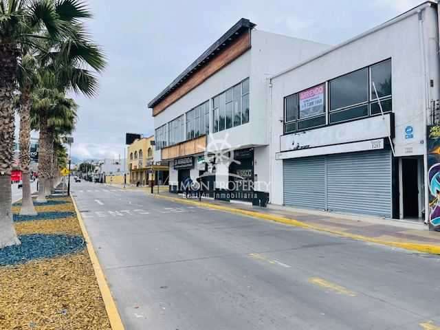 LOCAL COMERCIAL 2 PISOS, 200 m2 / 4 Baños (185397)