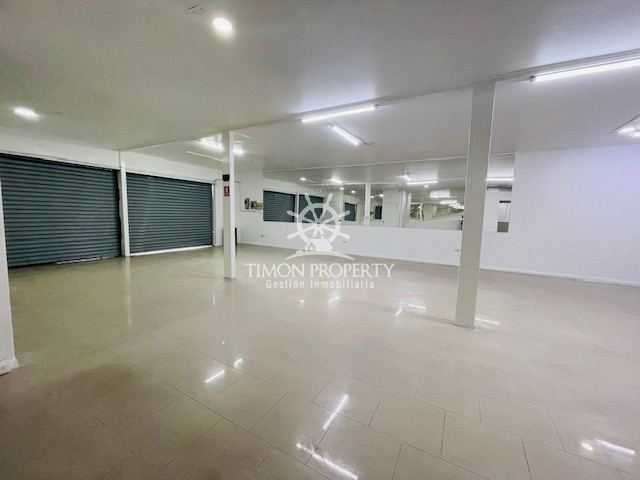 LOCAL COMERCIAL 2 PISOS, 200 m2 / 4 Baños (185397)
