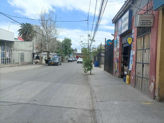 Comercial. 600 m2. José Ureta. Metro Lo Ovalle (185393)