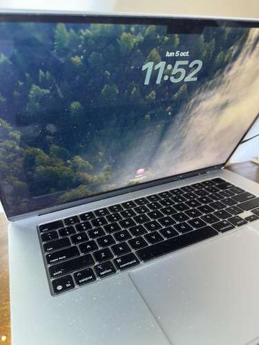 MacBook air M4 15.3