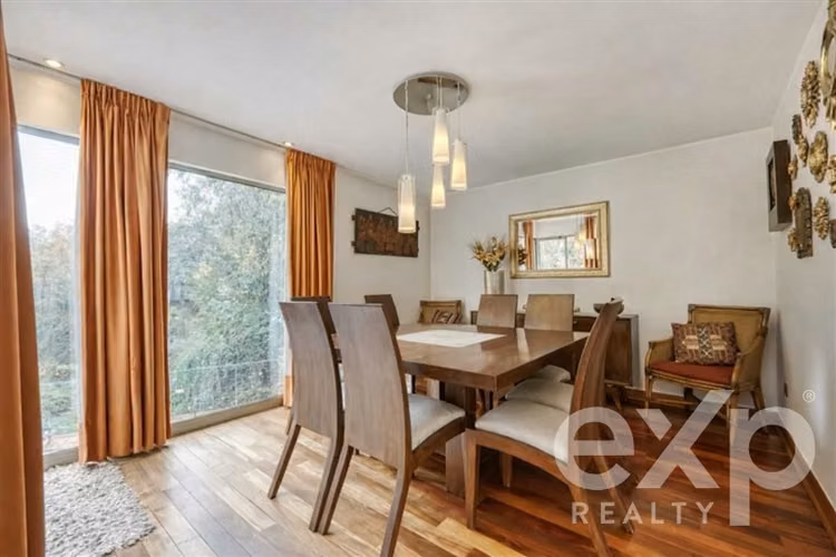 Casa en arriendo de 5 dorm. en Lo Barnechea