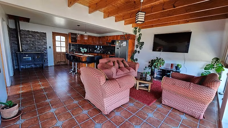 HERMOSA CASA CON TRES CABAÑAS EN VENTA EN PICHILEMU