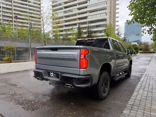 CHEVROLET SILVERADO LT 4X4 5.3 AT 2024 - Imagen 12