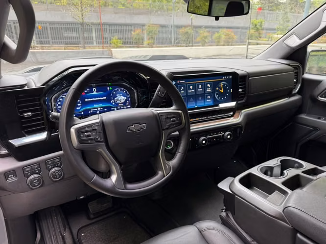 CHEVROLET SILVERADO LT 4X4 5.3 AT 2024 - Imagen 16