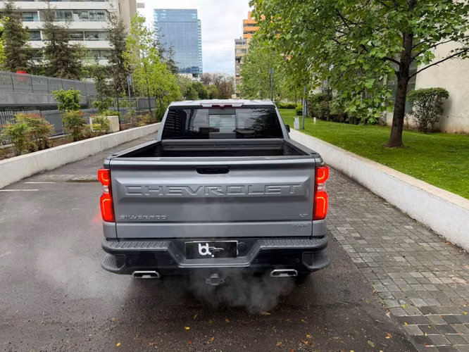 CHEVROLET SILVERADO LT 4X4 5.3 AT 2024 - Imagen 13