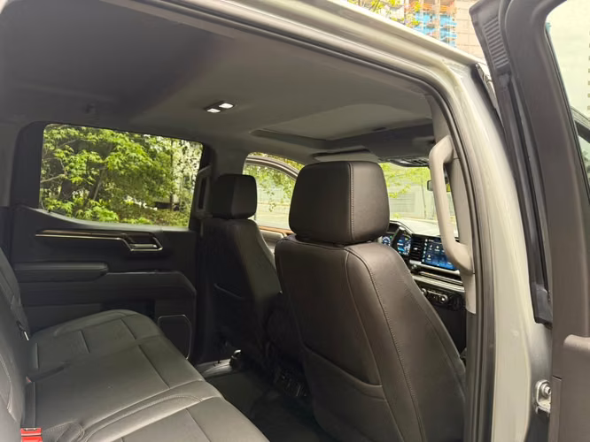CHEVROLET SILVERADO LT 4X4 5.3 AT 2024 - Imagen 20