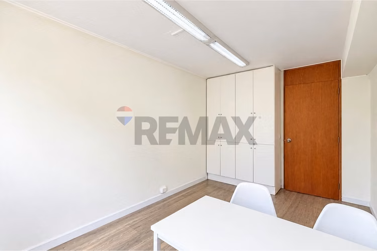 Arriendo oficina en el corazón de providencia - Imagen 14