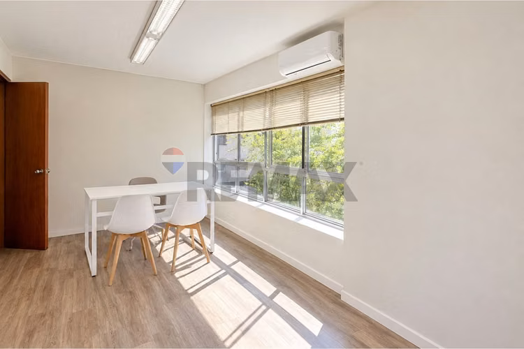 Arriendo oficina en el corazón de providencia - Imagen 9