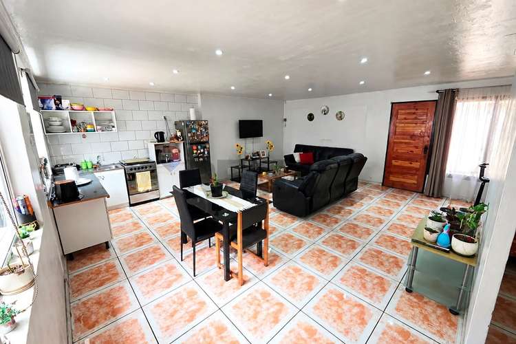Venta casa de 2 pisos + dpto ind + local comercial - Imagen 3