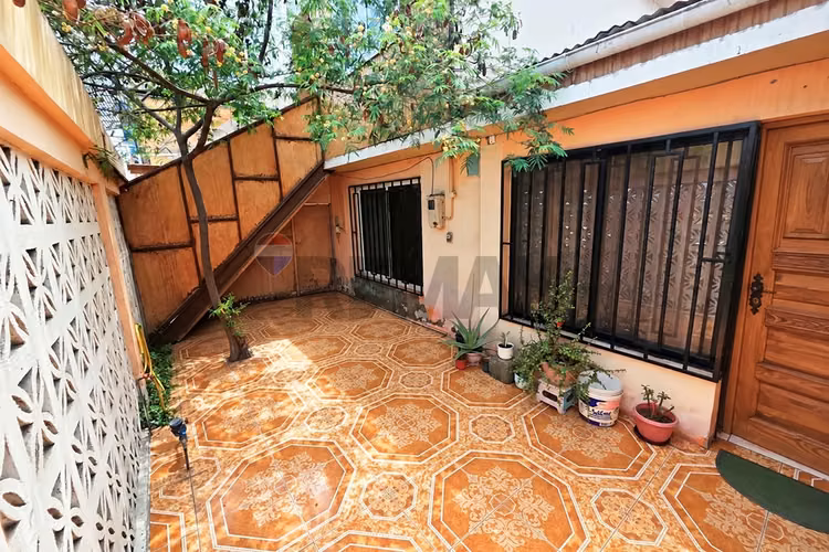 Venta casa de 2 pisos + dpto ind + local comercial