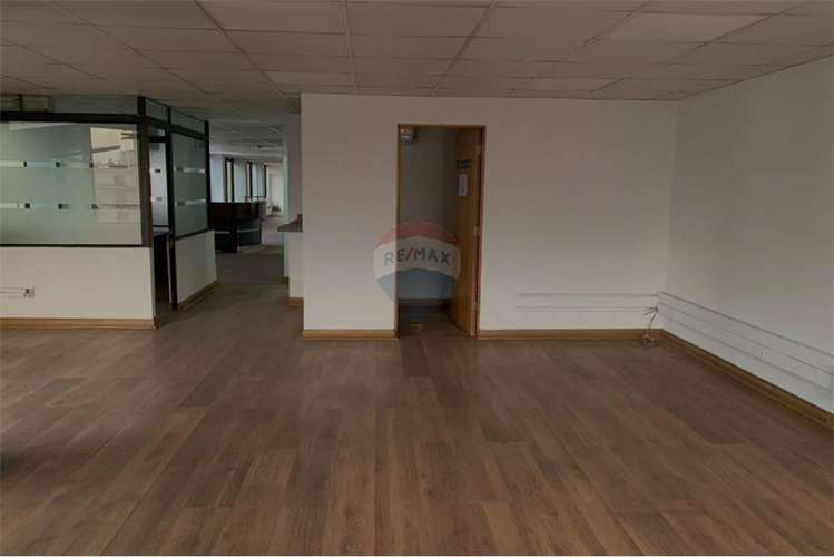 Amplia oficina en arriendo - edifico financiero - Imagen 4