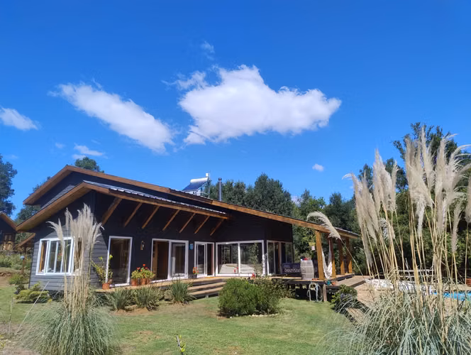 CASA EN PARCELA 5900 M2 CON PISCINA Y CASA DE INVITADOS