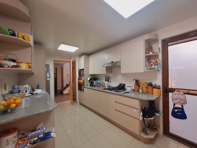 HERMOSA CASA FAMILIAR / EXCELENTE UBICACIÓN - Imagen 10