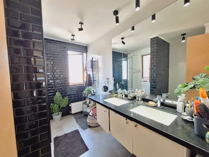 HERMOSA CASA FAMILIAR / EXCELENTE UBICACIÓN - Imagen 6