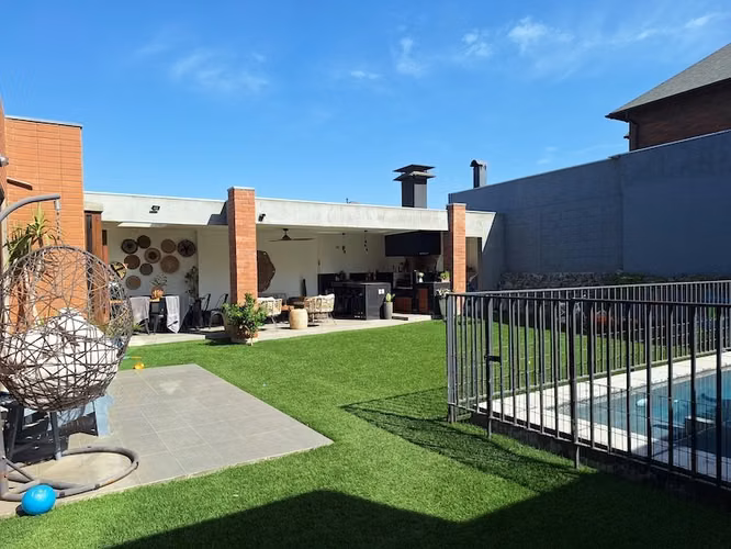 HERMOSA CASA FAMILIAR / EXCELENTE UBICACIÓN - Imagen 22