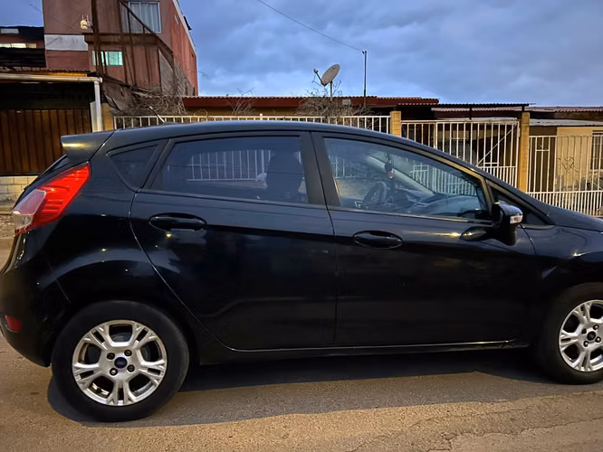 FORD FIESTA 1.6 AÑO 2016 - Imagen 2