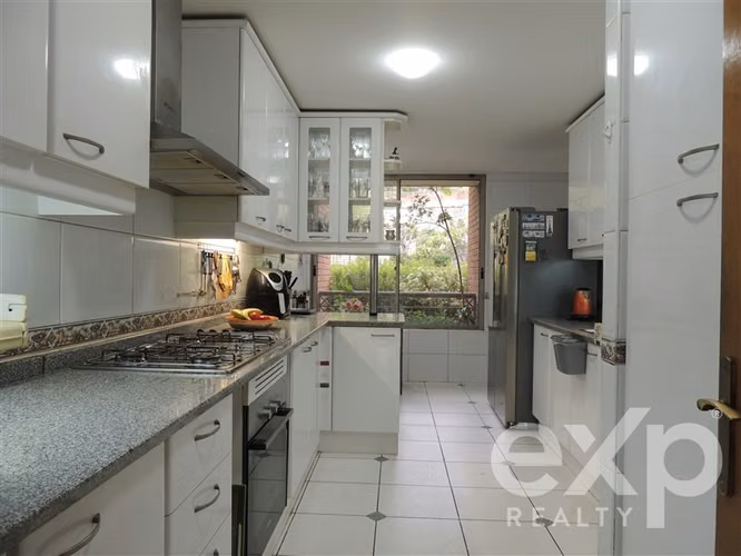Impecable Departamento en Venta de 3 Dorm.+Servicio Vitacura - Imagen 8