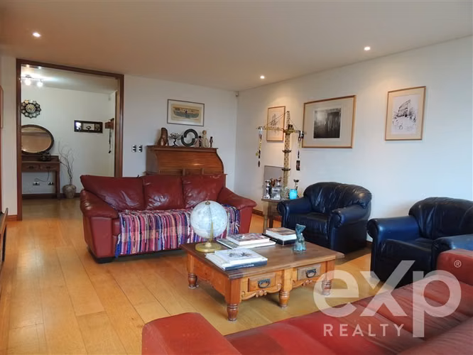 Impecable Departamento en Venta de 3 Dorm.+Servicio Vitacura - Imagen 3