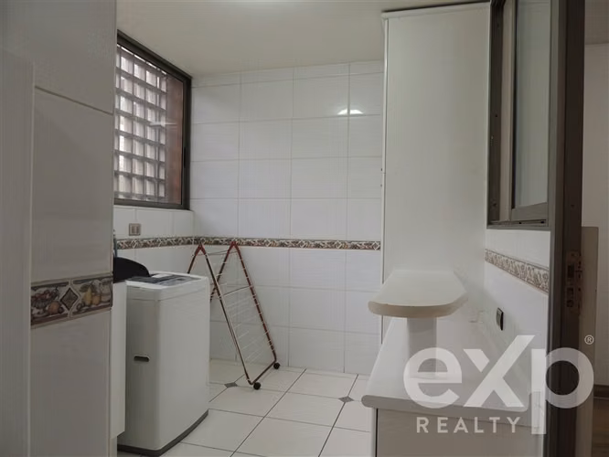 Impecable Departamento en Venta de 3 Dorm.+Servicio Vitacura - Imagen 10