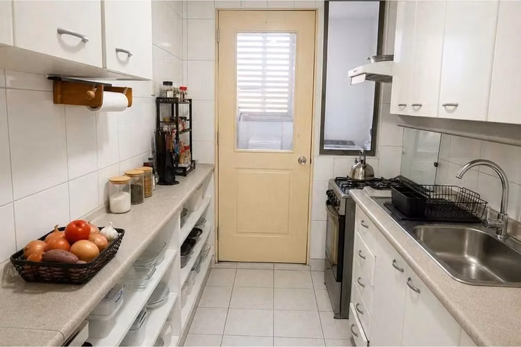 Depto Con Balcón Para Remodelar - Imagen 3