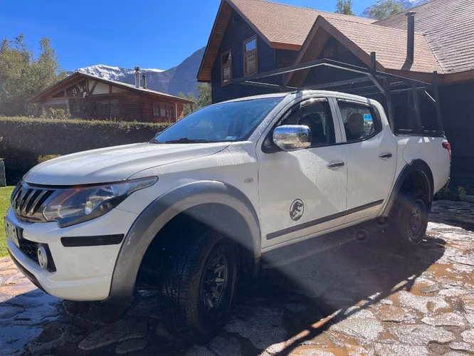 Mitsubishi L200 4x4 Dueña vende - Imagen 3