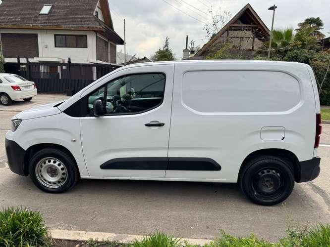 PEUGEOT PARTNER HDI PACK AA EV - 2024 | 4943 - Imagen 3