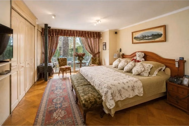 Amplia Casa 6d | 5b Con Piscina En Las Condes - Imagen 17