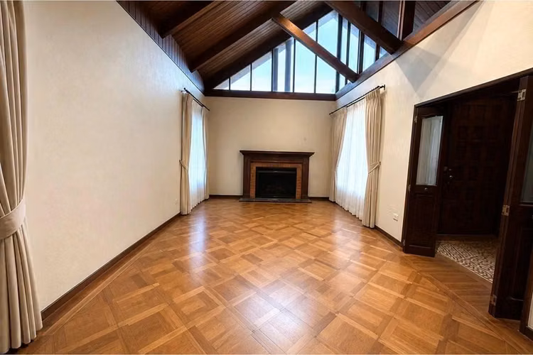 Amplia Casa 6d | 5b Con Piscina En Las Condes - Imagen 8