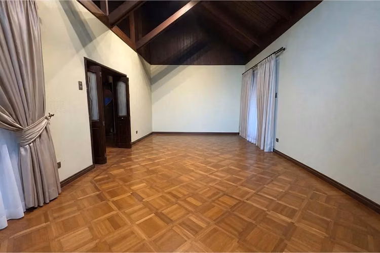 Amplia Casa 6d | 5b Con Piscina En Las Condes - Imagen 6