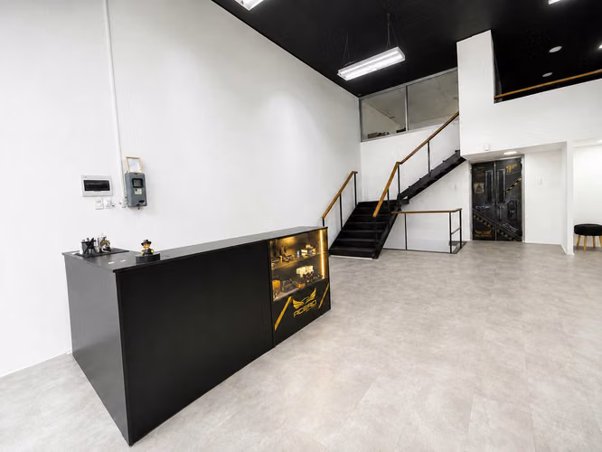 Amplio Local comercial metro Irarrazabal - Imagen 2