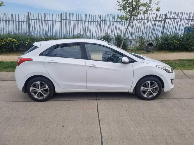 Impecable hyundai i-30 .