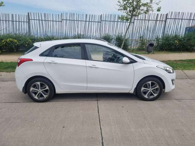 Impecable hyundai i-30 .