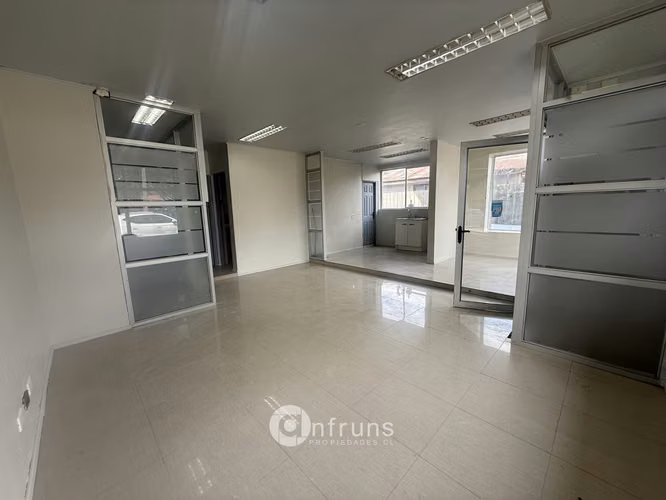 Arriendo céntrico local comercial en calle dussen