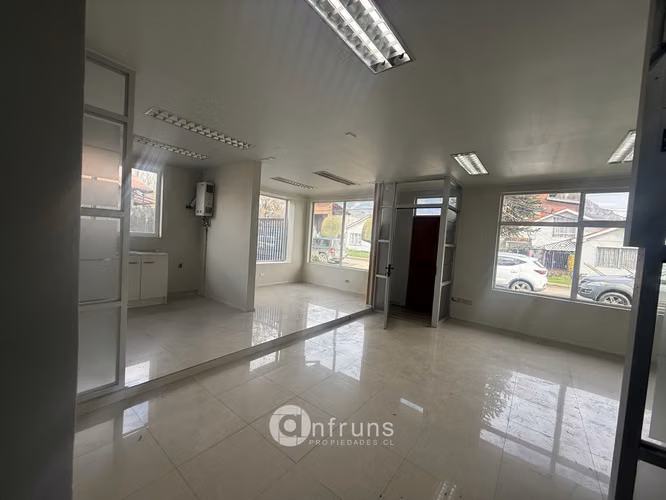 Arriendo céntrico local comercial en calle dussen