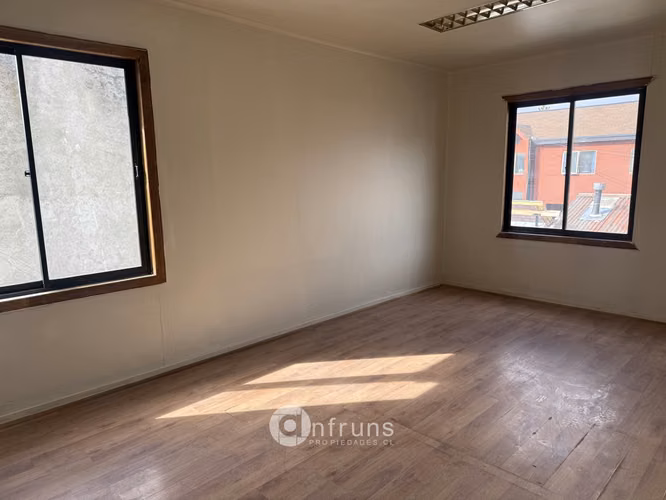 Arriendo céntrico local comercial en calle dussen