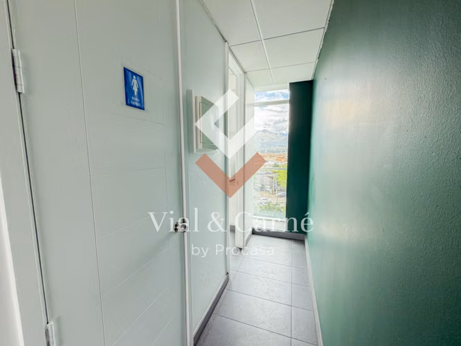 Oficina en venta en Lo Barnechea / Av.la dehesa