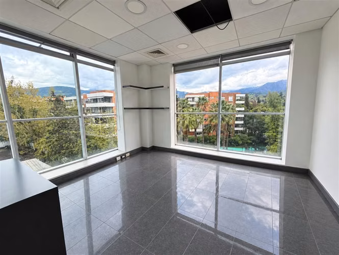 Oficina en arriendo en Lo Barnechea / Av.la dehesa
