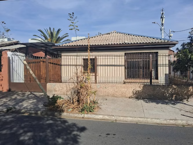 Casa Esquina, Aislada, Sin Gasto Común, Locomoción a 2 cuadras
