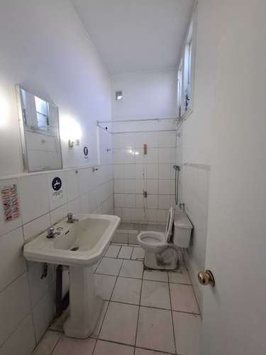 Casa a  2 cuadras de la USM, variados rubros o v (183707) - Imagen 17