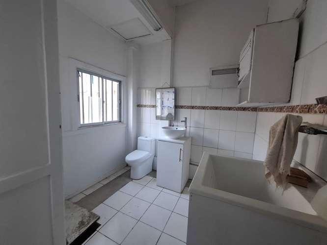 Casa a  2 cuadras de la USM, variados rubros o v (183707) - Imagen 19