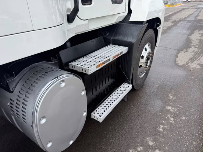 Tracto camion Mack Modelo Anthem - Imagen 8