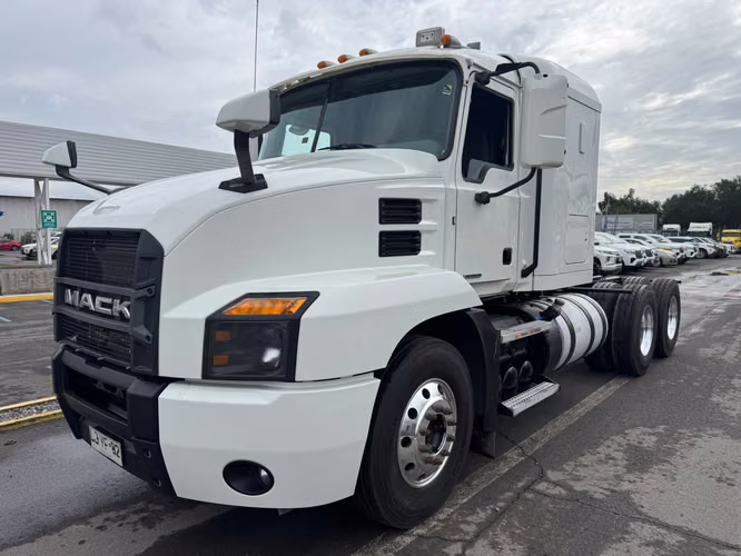Tracto camion Mack Modelo Anthem