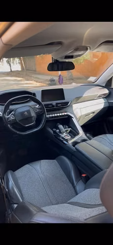 PEUGEOT 5008 ALLURE 1.6 BENCINERA AUTOMÁTICA 2019 - Imagen 6